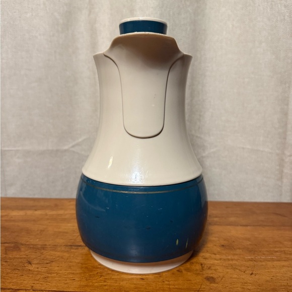 Vintage Thermos Pitcher #570 Plastic&Insulated Glass- Hot/Cold - Twist Off Lid - Picture 2 of 11